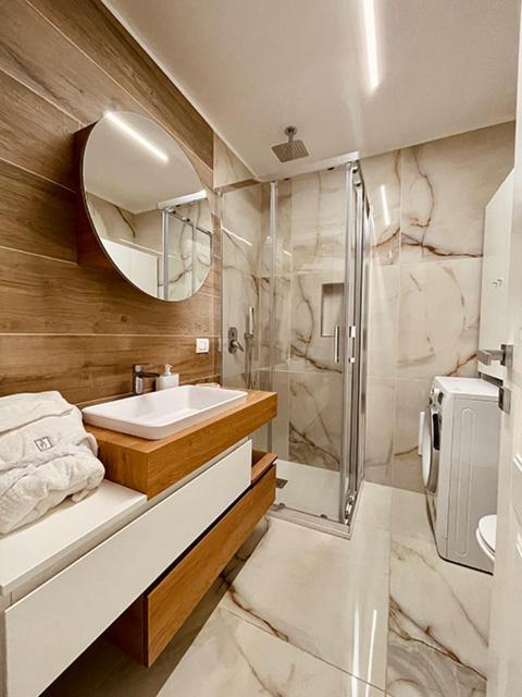 M Luxury Apartment *