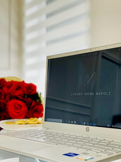 M Luxury * Naples